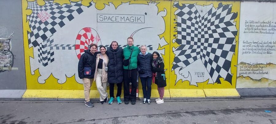 Berlin: Berlin Wall & East Side Gallery Walking Tour - Friedrichshain and Kreuzberg, a city divided and reconnected