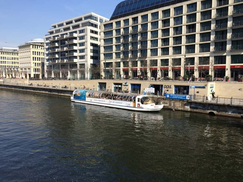 Berlin: Boat Sightseeing Cruise with Audioguide - Why seeing Berlin from the Spree works so well