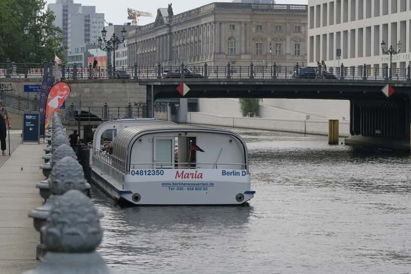 Berlin: Boat Sightseeing Cruise with Audioguide - Humboldt Forum and Museum Island from the water