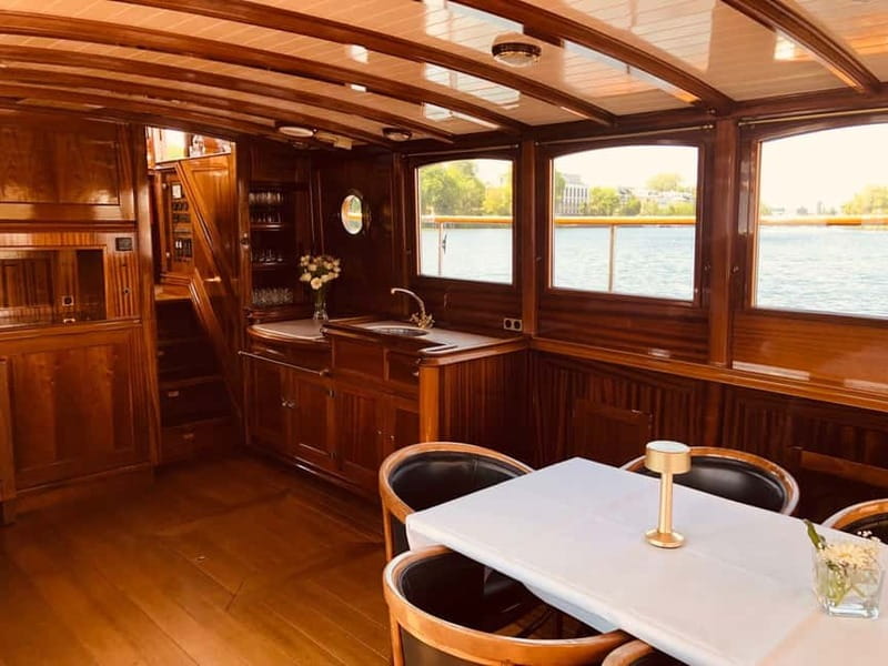 Berlin: Boat Sightseeing Tour on Electric Motor Yacht - Practical booking advice for a smoother ride