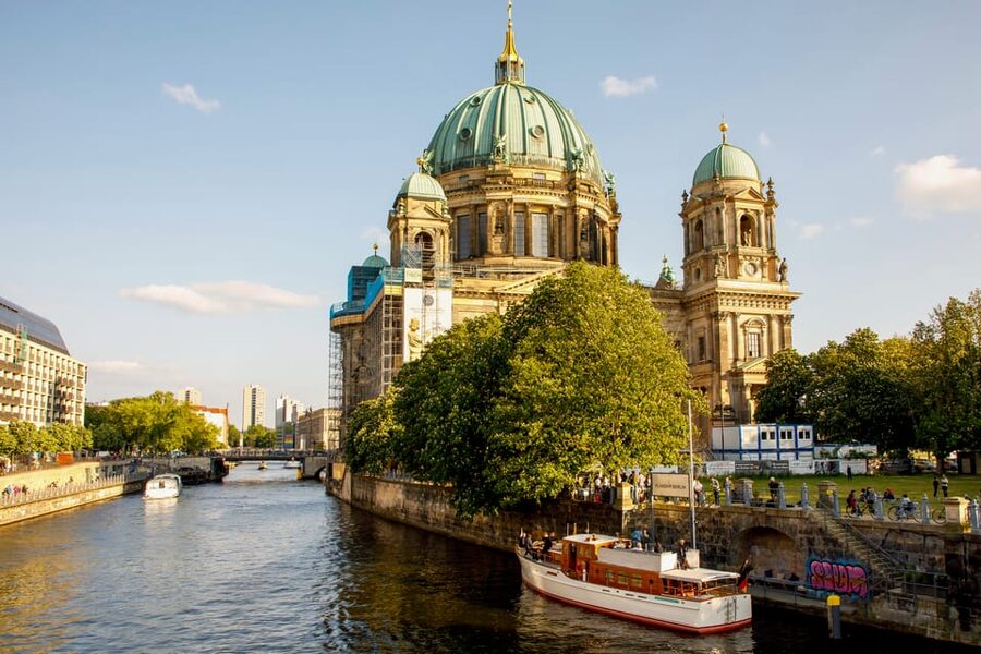 Berlin: Boat Sightseeing Tour on Electric Motor Yacht - Who will enjoy this cruise most?