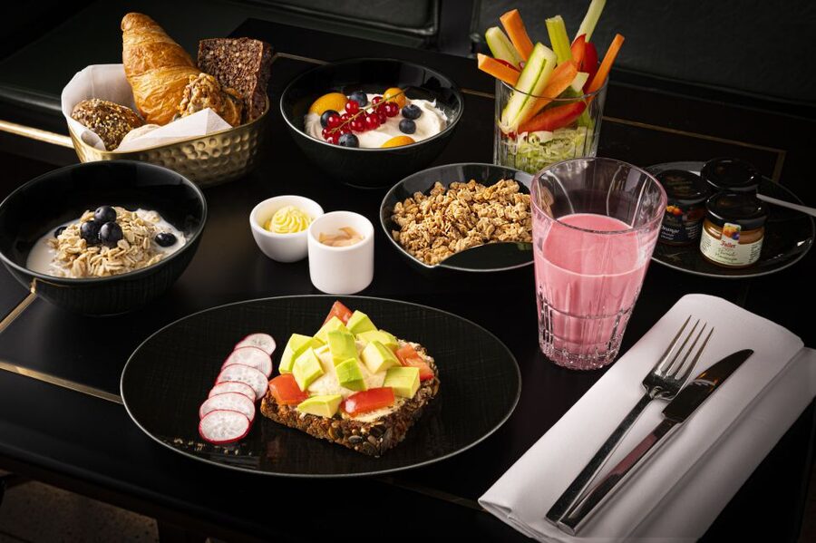 Berlin: Breakfast at Café Wintergarten - Who should book this breakfast?