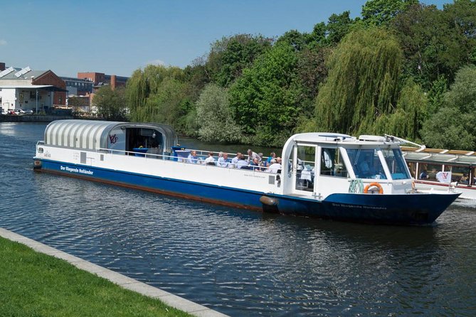 Berlin Capital 4-Course Sunset Dinner Cruise Including Drinks - Museum Island after dark