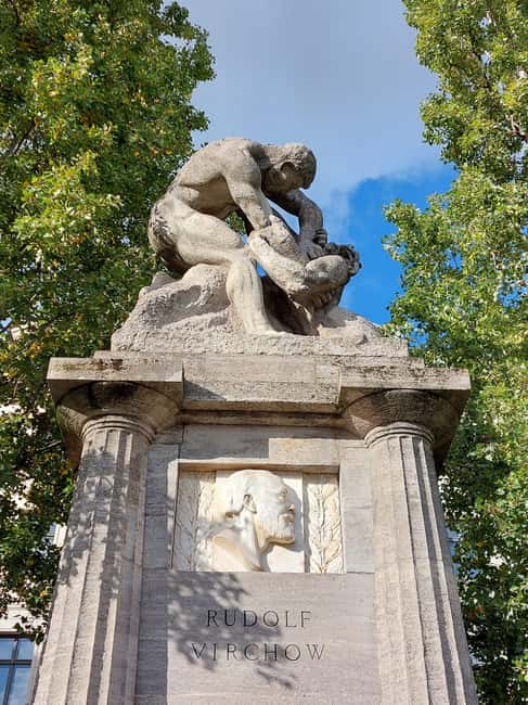 Berlin: Charité Hospital History Walking Tour - Charité in East Germany