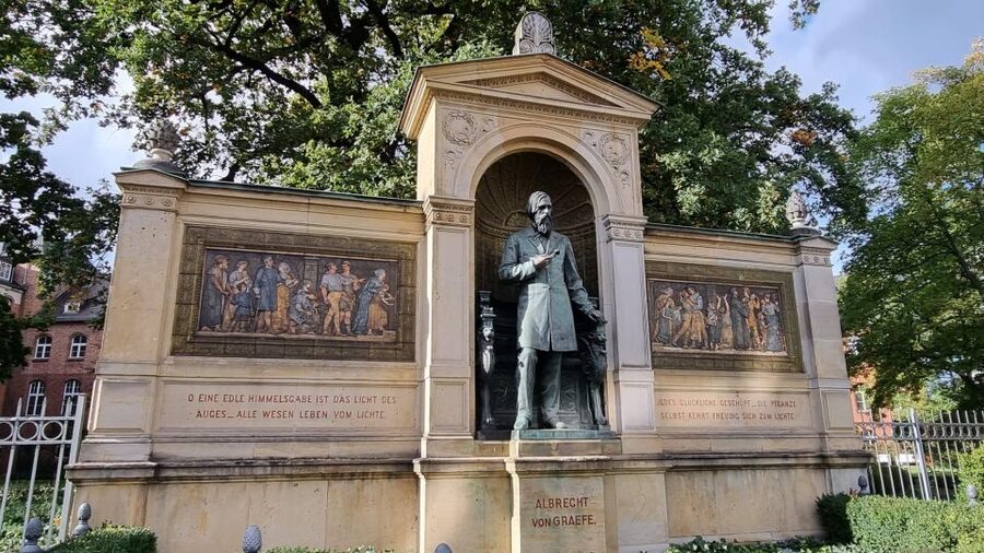 Berlin: Charité Hospital History Walking Tour - The real stories behind the Charité television series