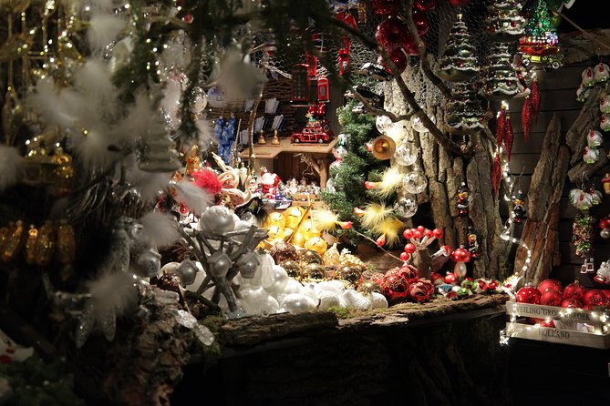 Berlin Christmas Markets Walking Tour - Brandenburg Gate and the start at 3 pm