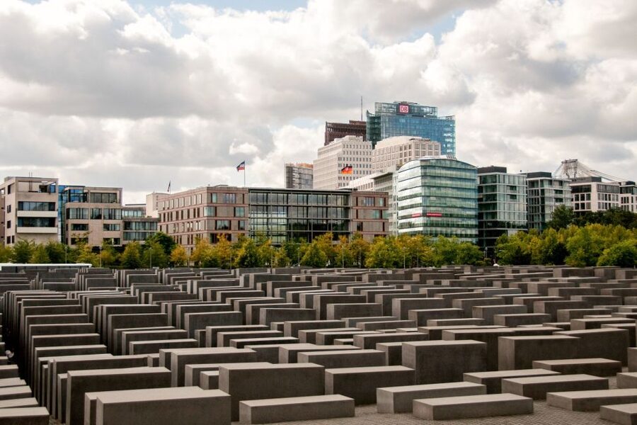 Berlin: City Sightseeing Hop-On Hop-Off Bus Tour - Tiergarten, the Victory Column, and the western return
