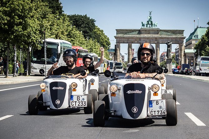 Berlin City Tour in a Mini Hotrod - Handling a hotrod in Berlin traffic