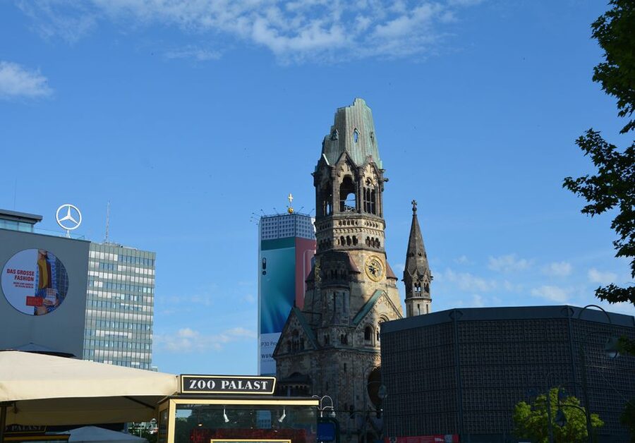 Berlin: City-West Walking Tour with a Real Berliner - Zoologischer Garten and the heart of West Berlin