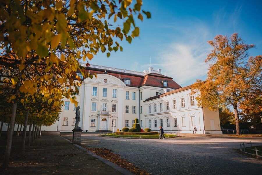 Berlin: Classical concerts in Köpenick Palace - Aurora Hall - Comfort, access, and house rules