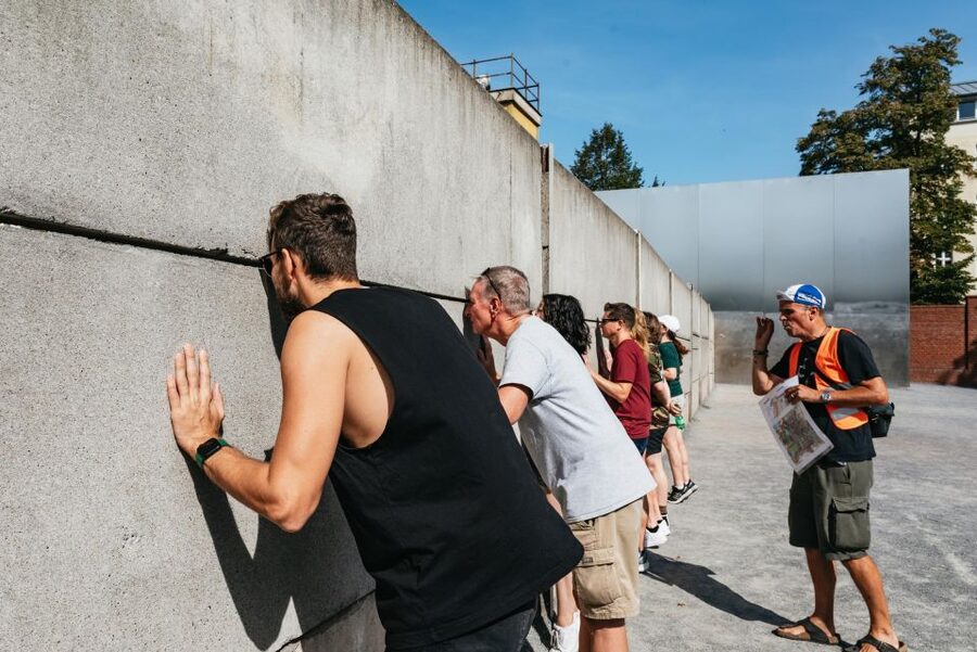 Berlin: Cold War Era History Guided Bike Tour - Guides make the difference