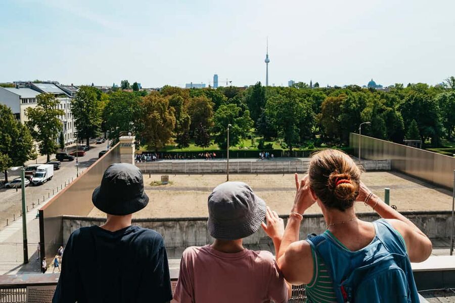 Berlin: Cold War Walking Tour on Berlin Wall Route - Gesundbrunnen and the first sense of a divided city