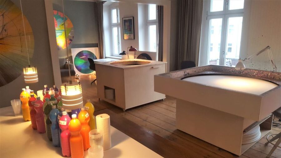 Berlin: Create Your Own Spin Painting at Jans Echternacht - A Berlin art break with a machine at the center