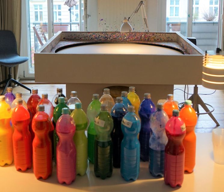 Berlin: Create Your Own Spin Painting at Jans Echternacht - Why the private group format helps