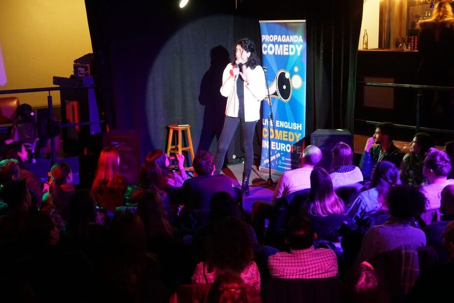 Berlin: Culture Shock Comedy Show - Chris, Diar, and the Role of the Host