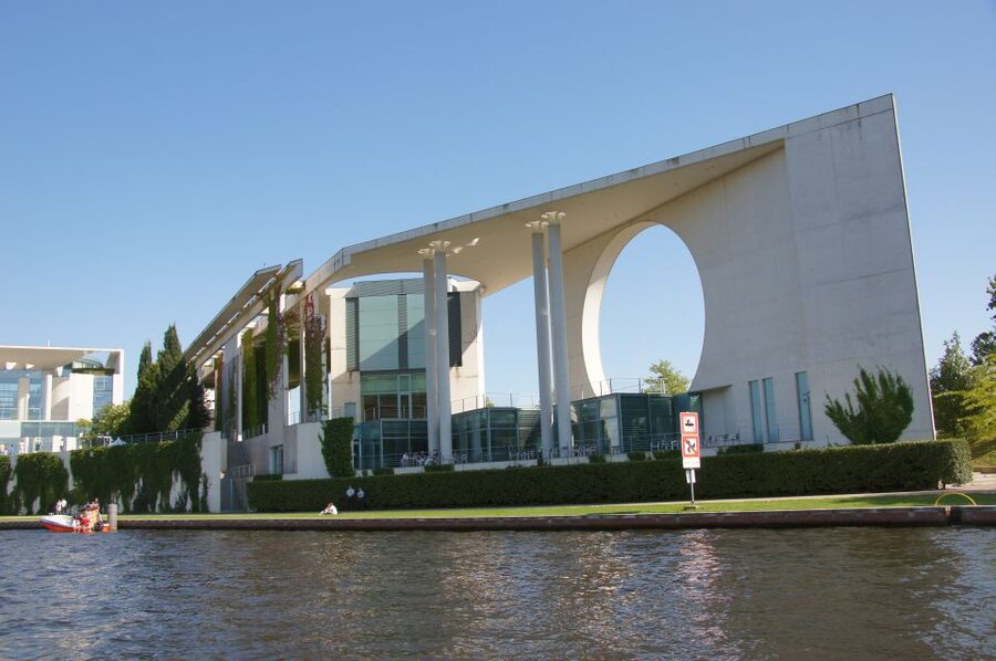 Berlin: Dinner Cruise on the Spree with Prosecco - Why a dinner cruise gives Berlin a different face