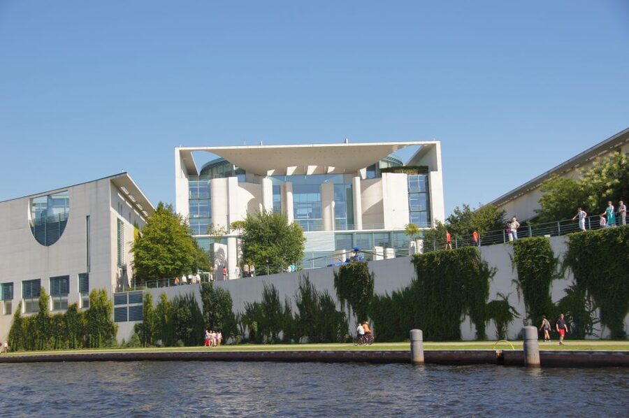 Berlin: Dinner Cruise on the Spree with Prosecco - Boarding near Charlottenburg