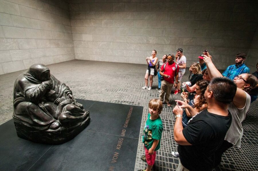 Berlin: Discover Berlin Walking Tour - Museum Island, Berlin Cathedral, and Palace Square