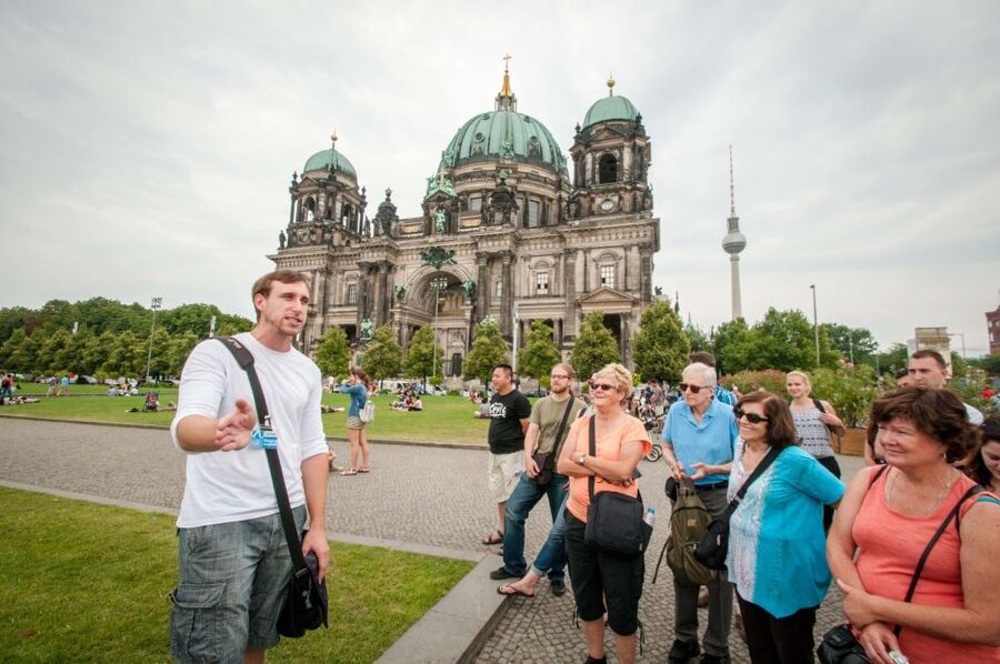 Berlin: Discover Berlin Walking Tour - Checkpoint Charlie and the Berlin Wall