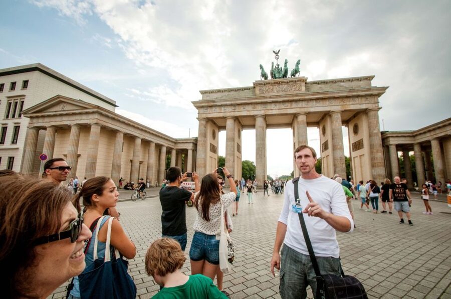 Berlin: Discover Berlin Walking Tour - Pace, walking effort, and weather