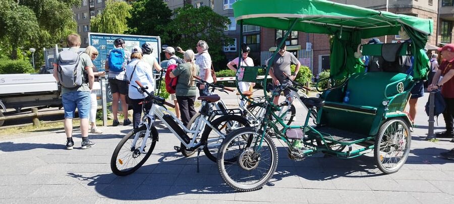 Berlin (E)Bike Tour Historical Highlights in Small groups - Why an e-bike is useful in Berlin Mitte