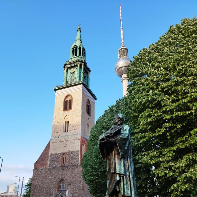 Berlin (E)Bike Tour Historical Highlights in Small groups - How the guide shapes the experience