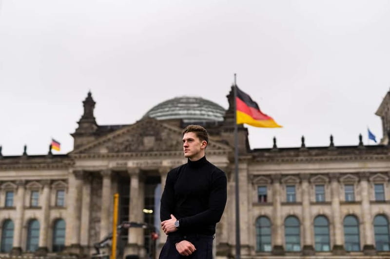 Berlin: Early Morning Private Photoshoot to avoid the Crowd - What the photographer adds to the experience