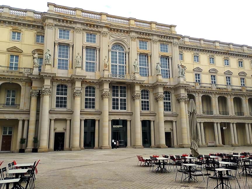 Berlin: East and West Wall Tour by Bike with a Guide - Reichstag and Berlin’s political heart