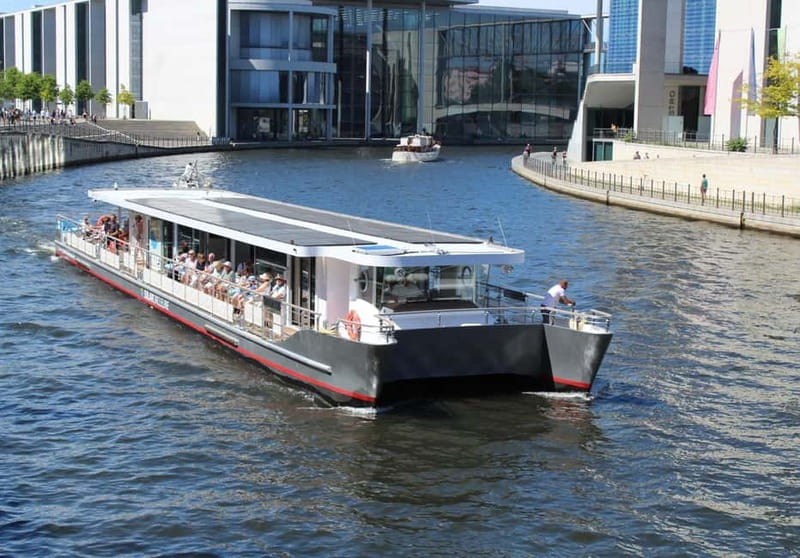 Berlin: East Side Gallery Spree Cruise in a Solar Catamaran - The return to Jannowitzbrücke