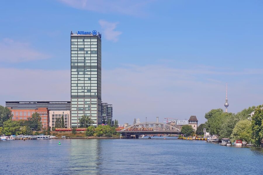 Berlin: East Side Gallery Spree Cruise in a Solar Catamaran - What the solar catamaran adds