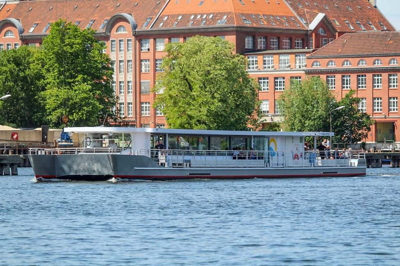 Berlin: East Side Gallery Spree Cruise in a Solar Catamaran - Starting at Jannowitzbrücke