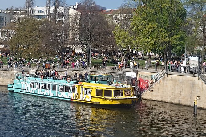 Berlin East Side Tour 2.5 hour cruise with commentary - The government quarter from Schiffbauerdamm to the Reichstag