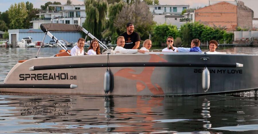 Berlin: Electric Boat Rental for self-driving 2 hrs - Key details at a glance