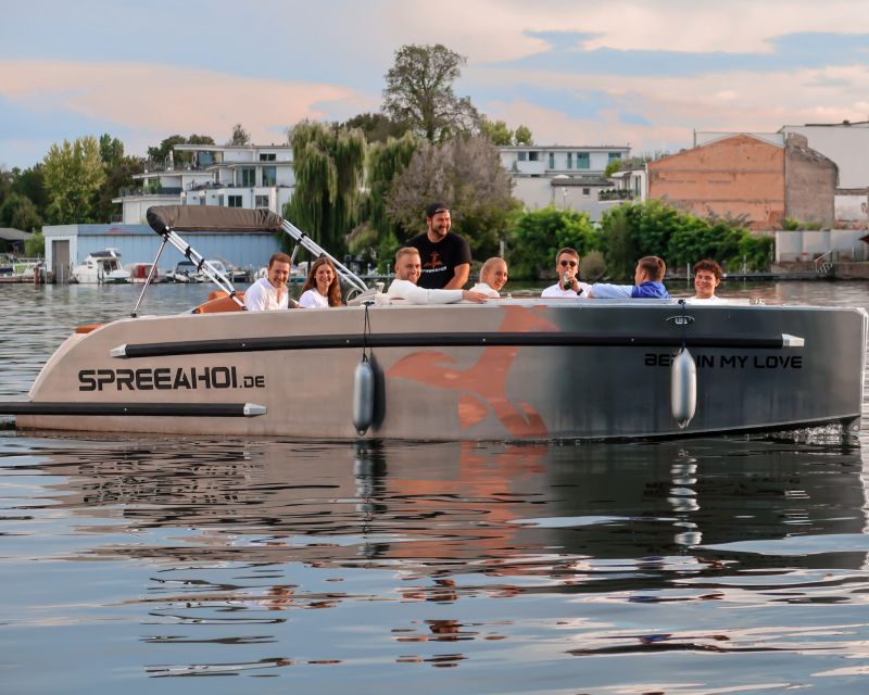 Berlin: Electric Boat Rental for self-driving 2 hrs - Who will enjoy this most