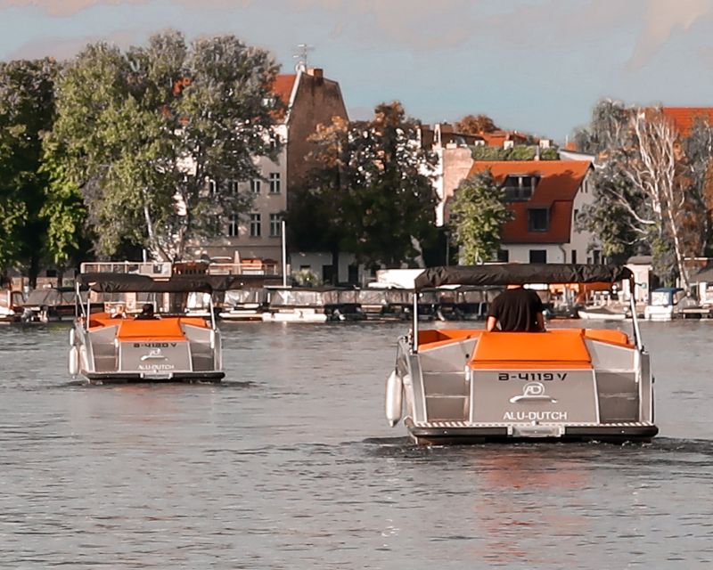 Berlin: Electric Boat Rental for self-driving 2 hrs - The short briefing before you take the helm