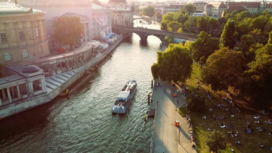 Berlin: Evening Boat Cruise – Romance & Moonlight - Key points before you book