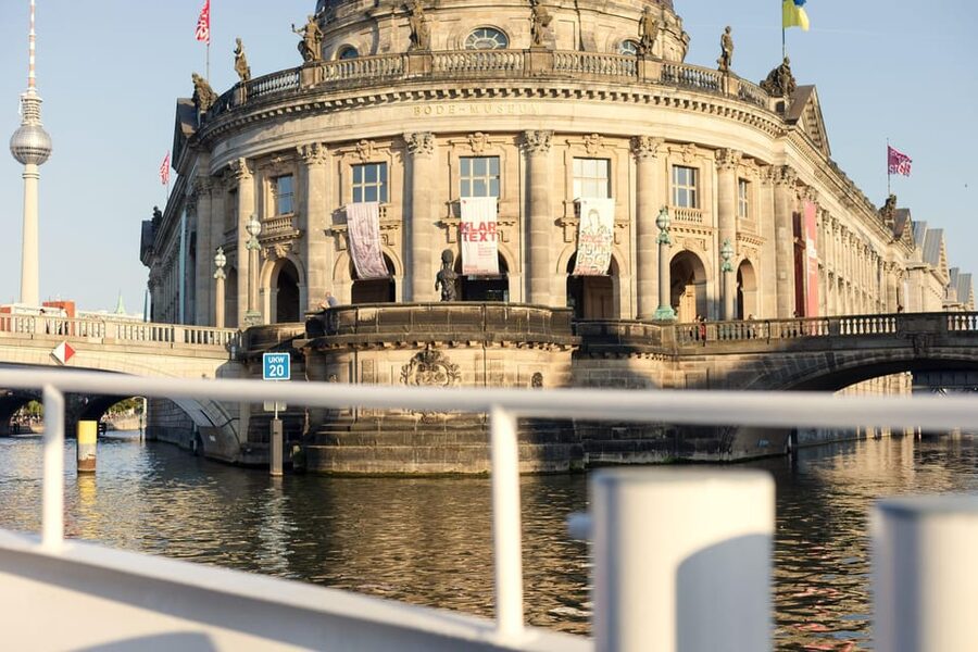 Berlin: Evening Boat Cruise – Romance & Moonlight - How much value do you get for $37?