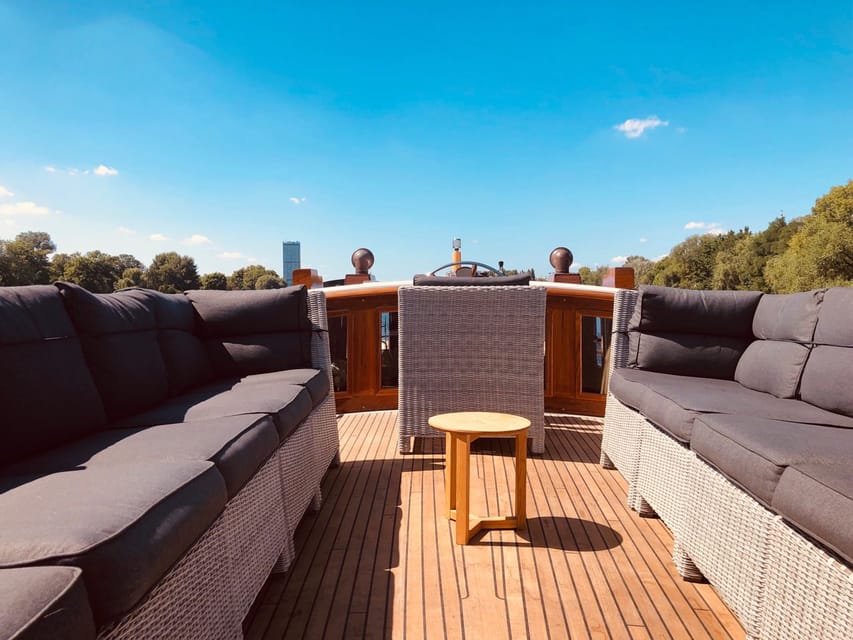 Berlin: Evening Yacht Cruise with Aperitif & Dinner Upgrade - The standard 90-minute cruise and its value