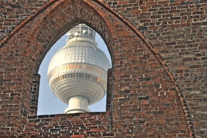Berlin: Experience the Alternative Kreuzberg on a Bike Tour - East Side Gallery and Oberbaum Bridge
