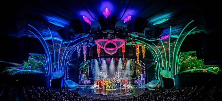 Berlin: FALLING | IN LOVE Grand Show Friedrichstadt-Palast - Should you book FALLING | IN LOVE?