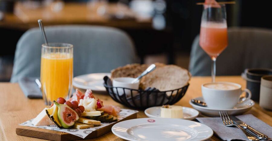 Berlin: Fine Dining Breakfast with Champagne in Schoneberg - Building Your Two-Course Breakfast