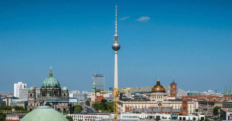 Berlin: Französischer Dom 360° Panorama & Crémant to go - A rooftop view from 1785