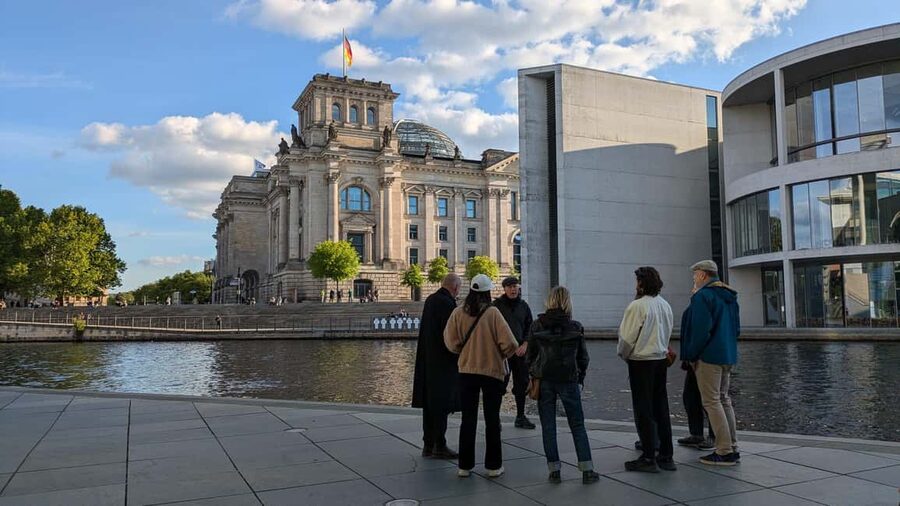 Berlin: Government District around the Reichstag Guided Tour - Marie-Elisabeth-Lüders-Haus and the new federal architecture