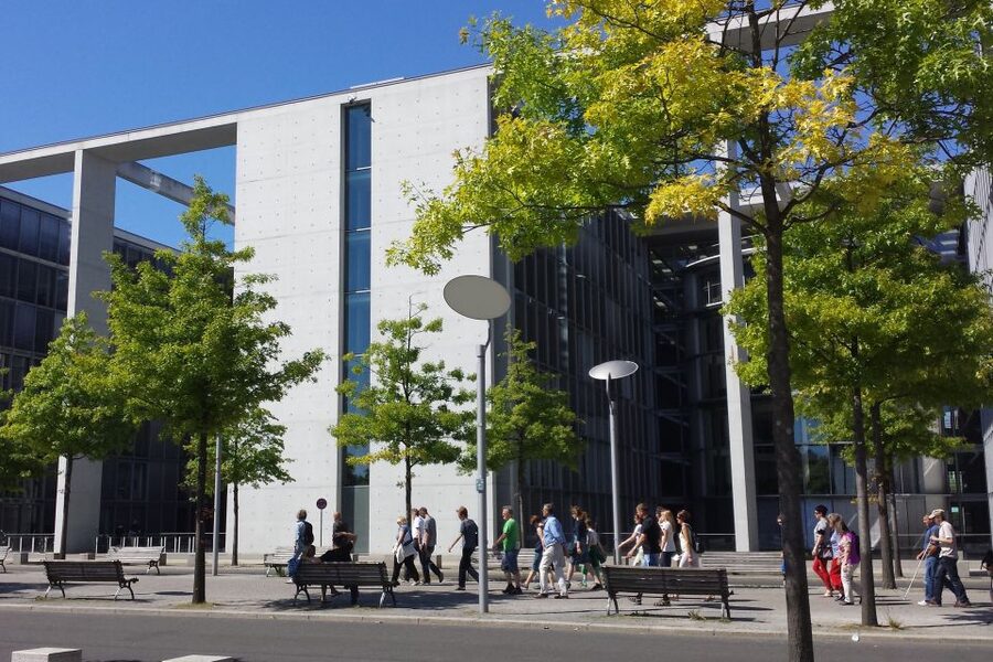 Berlin: Government District around the Reichstag Guided Tour - The Chancellery and the federal government ribbon