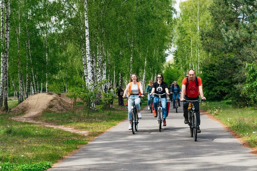 Berlin: Green City Guided Bike Tour - Who should book this ride