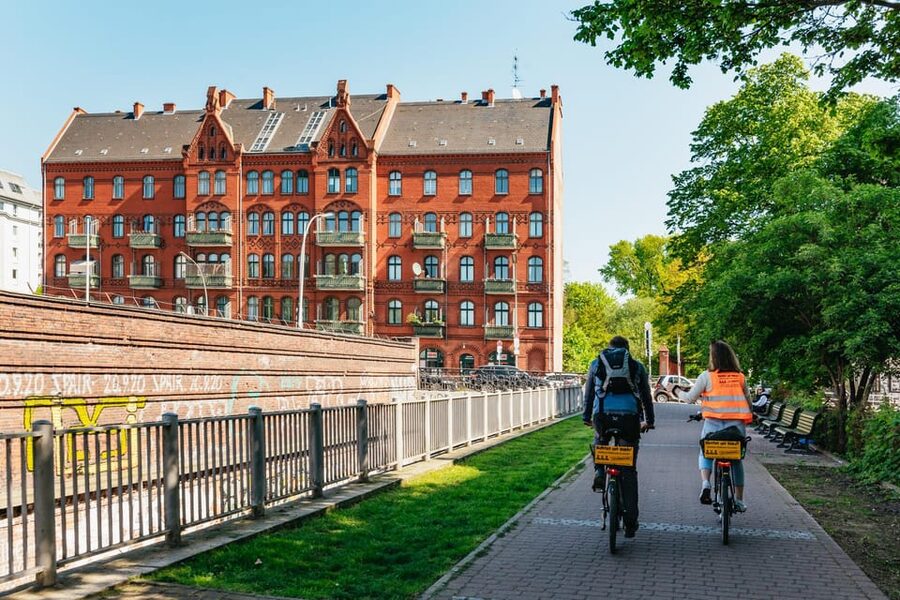Berlin: Green City Guided Bike Tour - Mauerpark and the story of a divided city
