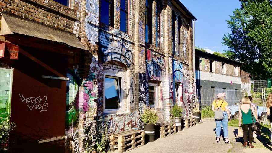 Berlin: Guided Craft Beer & Cultural Tour With Snacks - Meeting Alex, Chris, Julia, or another English-speaking guide