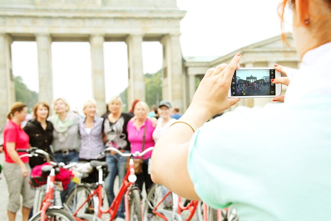 Berlin: Guided Private Bike Tour to Explore the Highlights - Why a bike is a smart way to see central Berlin
