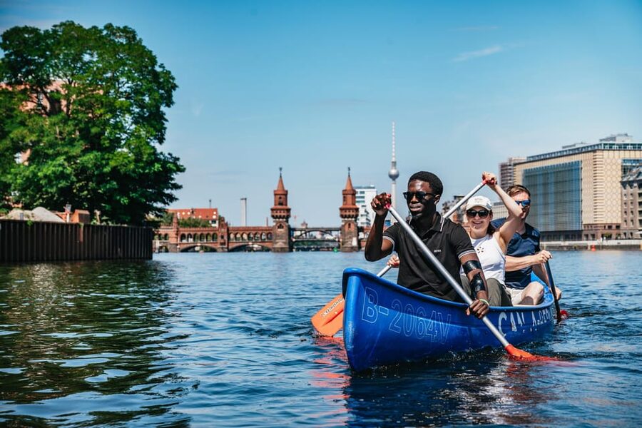 Berlin: Guided Tour by Canoe - Starting at Port Biergarten Jockel
