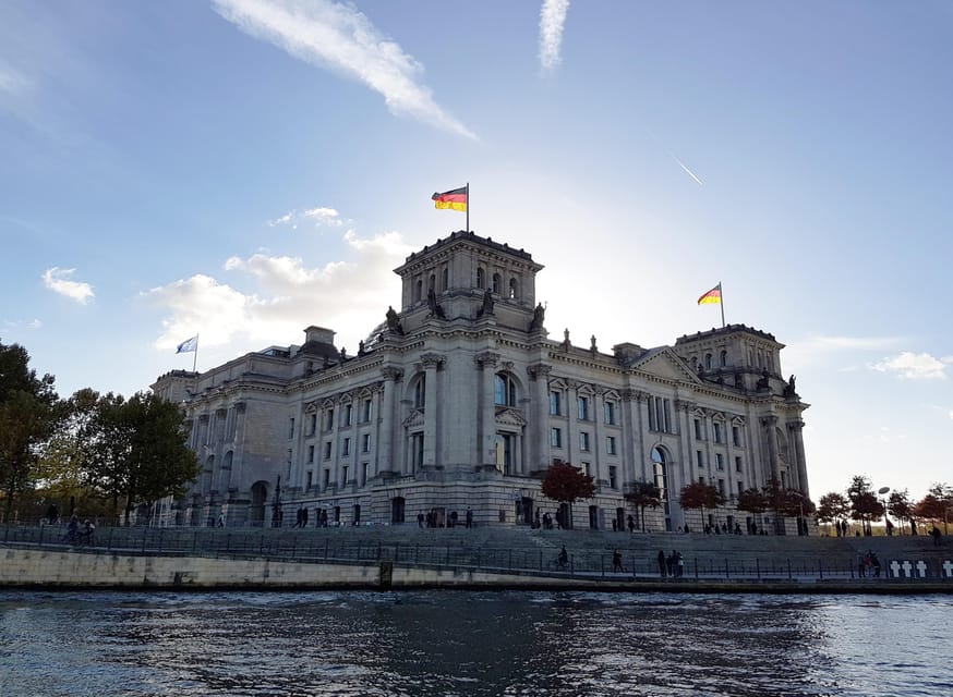 Berlin: Guided Walking Tour around the Reichstag - Marshall Bridge and the Spree